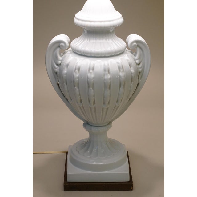 Hollywood Regency 1960s Rare X Large Hollywood Regency Neoclassical Modern Trophy Urn Porcelain Ceramic Table Lamp For Sale - Image 3 of 14