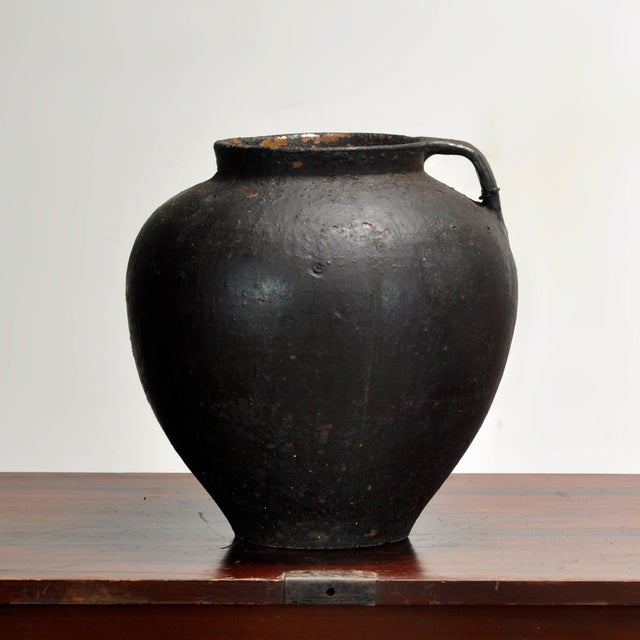 This earthenware pot from Moldova dates from circa 1850 and is a beautiful example of traditional Eastern European folk...