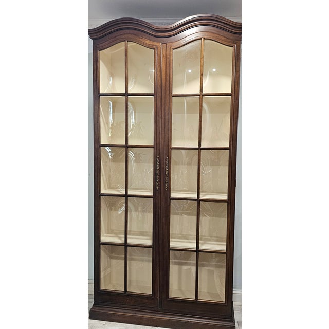 Mid 20th Century Henredon Design Convex Bubble Glass Paned Double Door Flat Wall Display Cabinet For Sale - Image 5 of 9