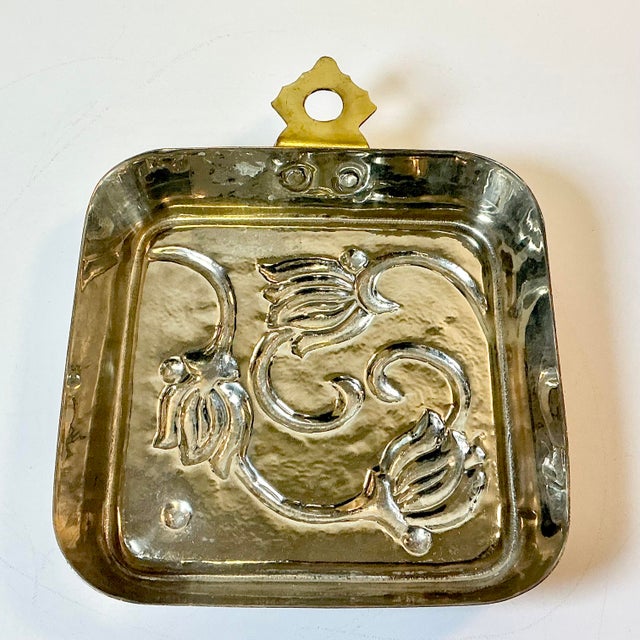 1950s Vintage Arts & Crafts Farmhouse Boho Chic Tulip Copper Mold With Brass Hardware For Sale - Image 10 of 12
