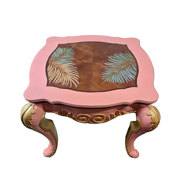 Hollywood Regency Palm Beach Regency Side Table – Pink & Gold Hollywood Regency Accent Table – Hand Painted Tropical Palm Design – Vintage Glam For Sale - Image 3 of 10