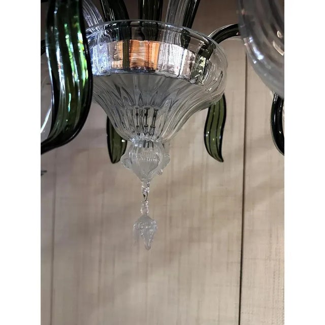 Mid-Century Modern Transparent and Green Leaves Chandelier in Murano Glass by Simoeng For Sale - Image 3 of 7