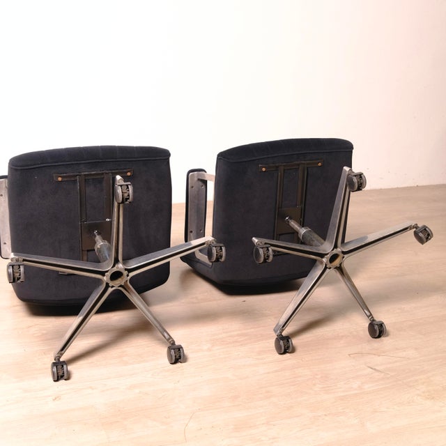 Swivel Desk Chairs in Blue Velvet in the style of Osvaldo Borsani, 1970s, Set of 2 For Sale - Image 15 of 18