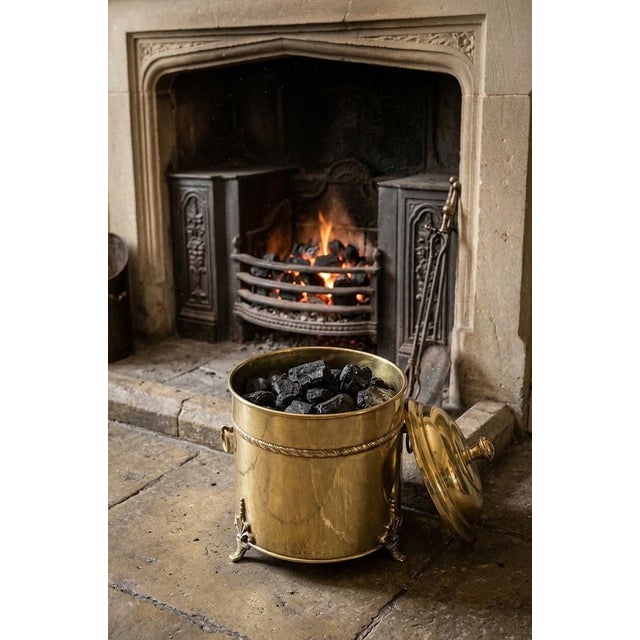 Edwardian Brass Coal Bin with Lid and Decorative Handles, 1900 For Sale - Image 3 of 8