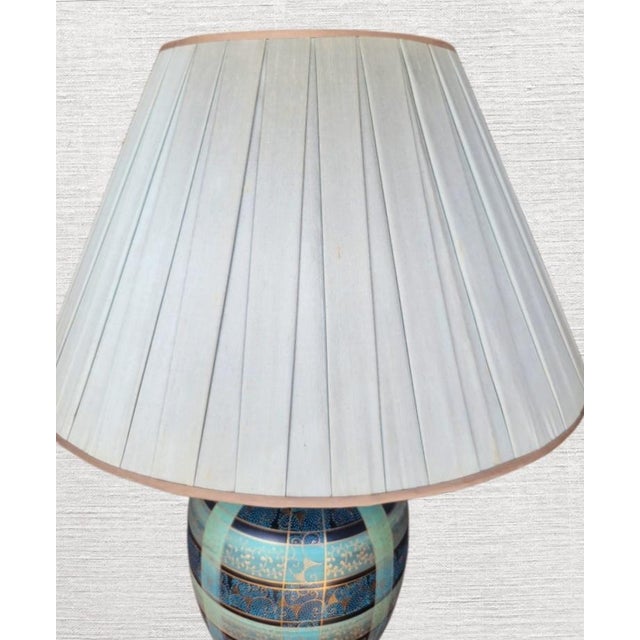 Traditional Vintage Ginger Jar Style Blue Gold Frederick Cooper Table Lamp Pleated Shade For Sale - Image 3 of 12