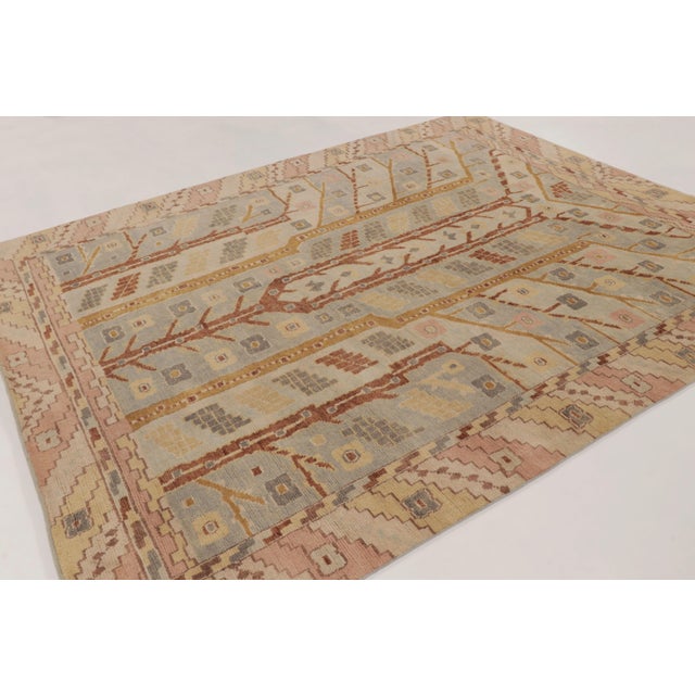 This modern 8x10 Oushak rug from Rug & Kilim is a sophisticated reinterpretation of classical Anatolian design traditions....