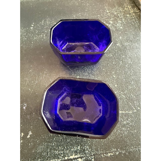 1930s 1930s Pair of Large English Sterling Silver Salt Cellars Cobalt Liners Birmingham 1932-3 For Sale - Image 5 of 10