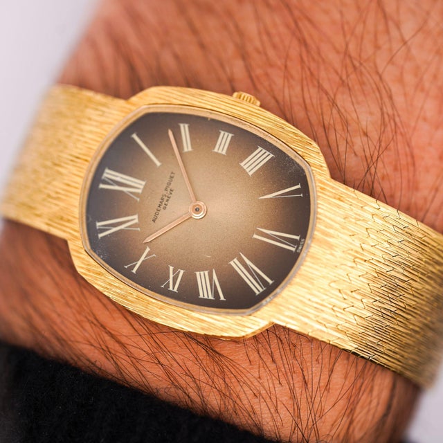 1960s 1960s Audemars Piguet 28mm 18k Gold Brown Fumé Sunburst Mesh Bracelet Watch For Sale - Image 5 of 14