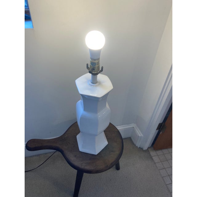 Mid 20th Century Ceramic Pagoda Lamp in White For Sale - Image 6 of 6