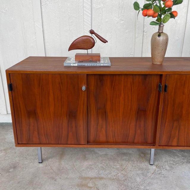 1960s Florence Knoll for Knoll Walnut Credenza, Attributed For Sale In Tampa - Image 6 of 12