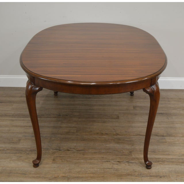 Thomasville Cherry Oval Traditional Queen Anne Dining Table W/ 2 Leaves