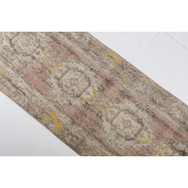 1960s Mid 20th Century Oushak Anatolian Decorative Hallway Runner For Sale - Image 5 of 10