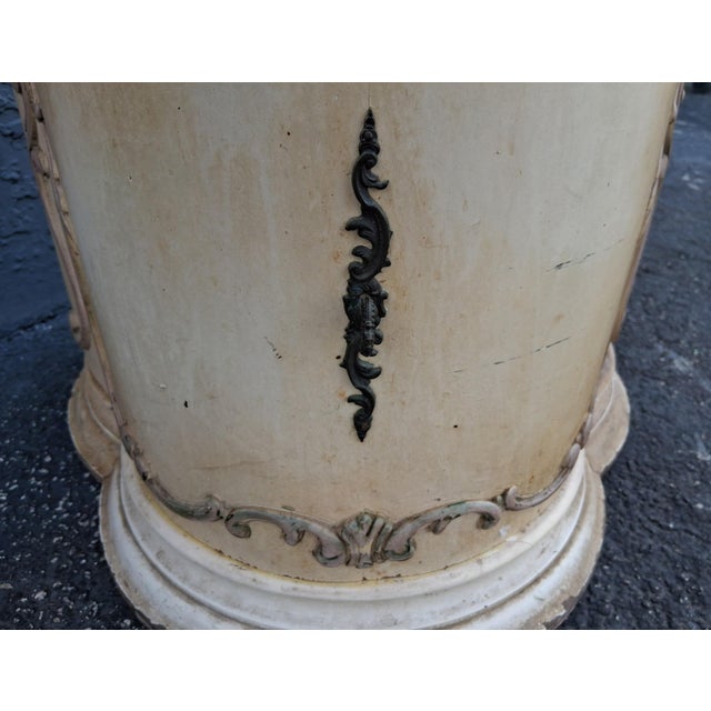 1920's Italian Venetian Regency Tall Clover Form Display Cabinet For Sale - Image 10 of 18