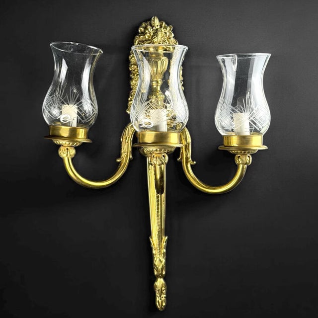 Vintage French Louis XVI Style Gilt Bronze Wall Sconce, 1950s For Sale - Image 3 of 11