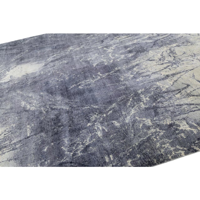 2010s Gray Contemporary Handmade Silk Rug With Abstract Design For Sale - Image 5 of 10