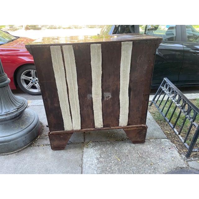 Early 18th Century English Walnut Chest of Drawers, C. 1700–1725 For Sale - Image 17 of 18