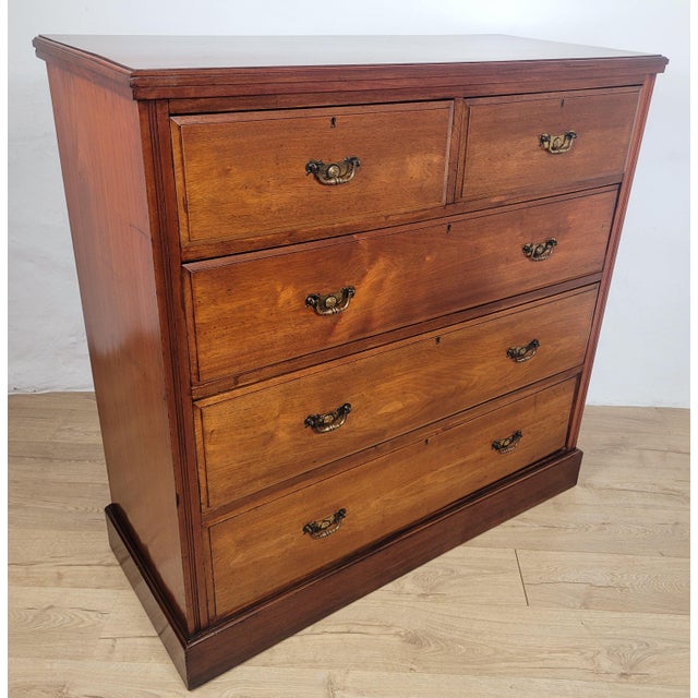 Victorian Chest of 5 Drawers in Walnut with Drop Handles, 1900s For Sale - Image 4 of 18