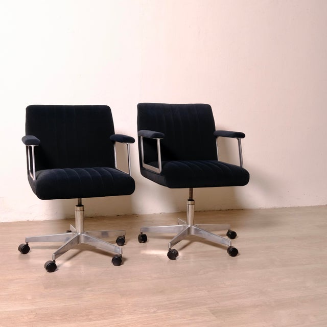 Swivel Desk Chairs in Blue Velvet in the style of Osvaldo Borsani, 1970s, Set of 2 For Sale - Image 9 of 18