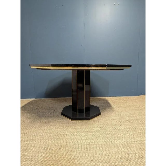 Black Dining Table from DLG Maville, in Very Good conditions.