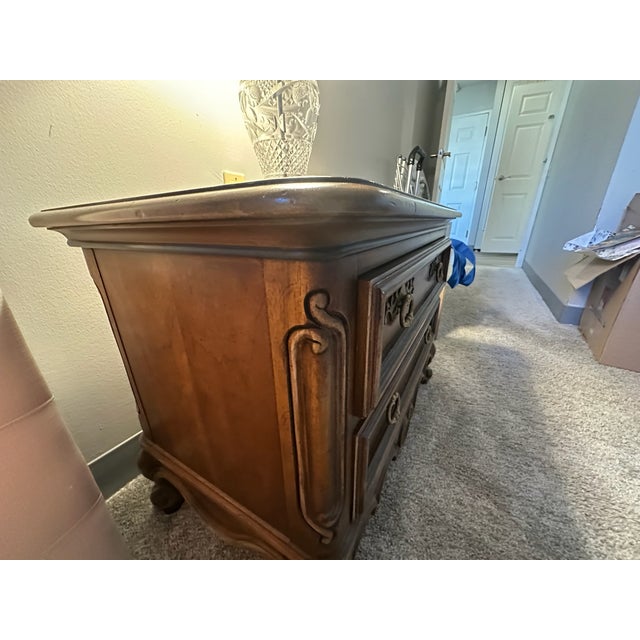 Vintage Drexel Heritage Brittany Collection Louis XV French Provincial Nightstand End Tables (Pair) For Sale - Image 9 of 17