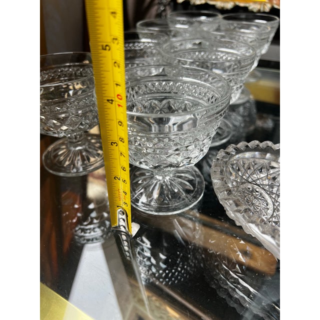 1970s Mid Century Modern Collection of Crystal Detailed Glasses- Set of 8 For Sale In Atlanta - Image 6 of 7