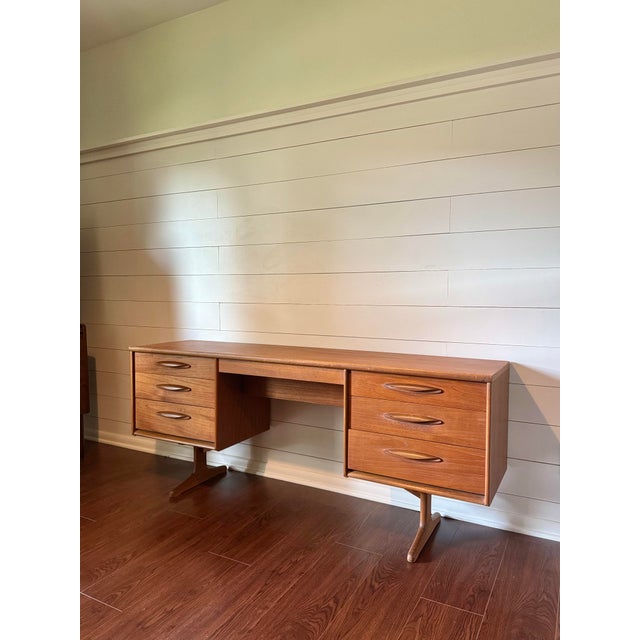 A Mid Century Modern Teak Vanity Dressing Table by Austin Suite, Circa 1960s., Attributed For Sale - Image 4 of 12