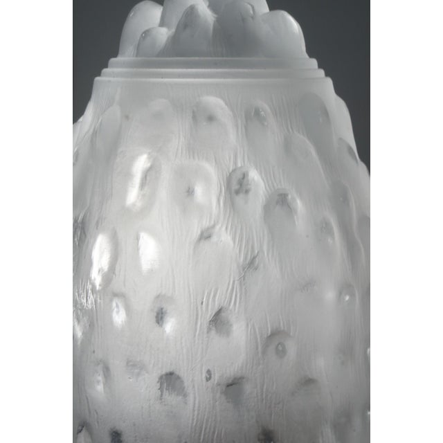 1920s Muller Freres French Art Deco Table Lamp 1930s - Geometric Scales Frosted Glass & Nickel For Sale - Image 5 of 12