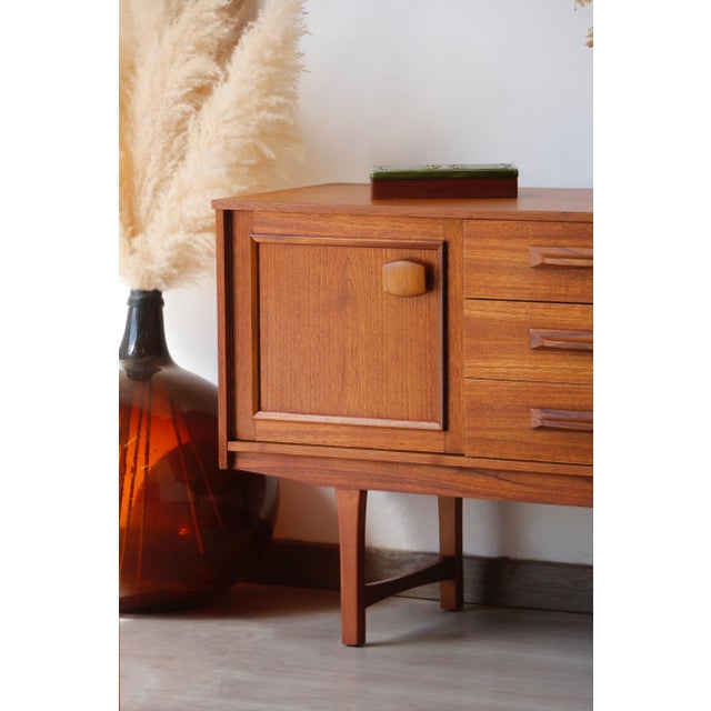 Scandinavian Style Teak Stonehill Sideboard from Austinsuite, 1960s For Sale - Image 4 of 18