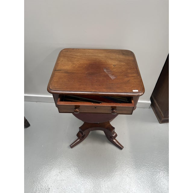 Antique Mahogany Sewing Table, in Worn conditions. Designed before 1890