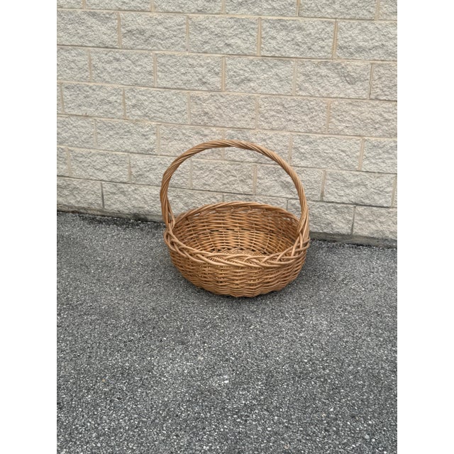 Rustic European Monumental Vintage Handwoven Wicker Gathering Basket With Oversized Handle For Sale - Image 3 of 8