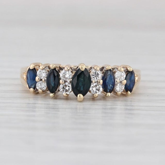 Metal 0.90ctw Tiered Blue Sapphire Diamond Rooftop Ring 14k Yellow Gold Size 8.25 For Sale - Image 7 of 8
