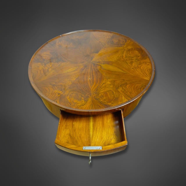 Biedermeier Walnut Side Table with Rotating Top, 1825 For Sale - Image 5 of 16