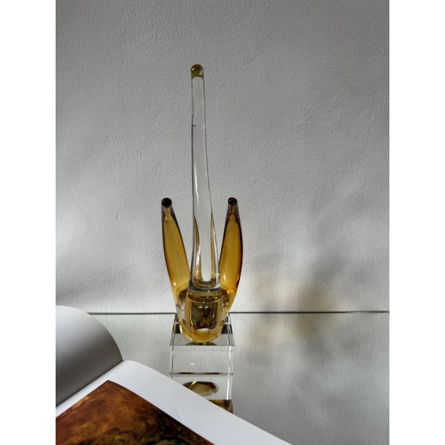 1970s Mid-Century Modern Italian Amber and Clear Murano Glass Swan Sculpture on Base, 1960s For Sale - Image 5 of 16