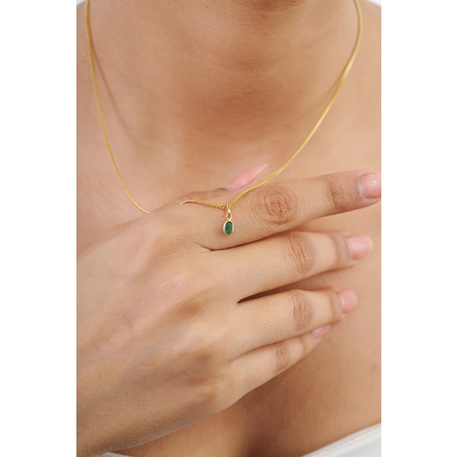 Green 14k Solid Gold Contemporary Emerald Charm Pendant Gift for Birthday For Sale - Image 8 of 18