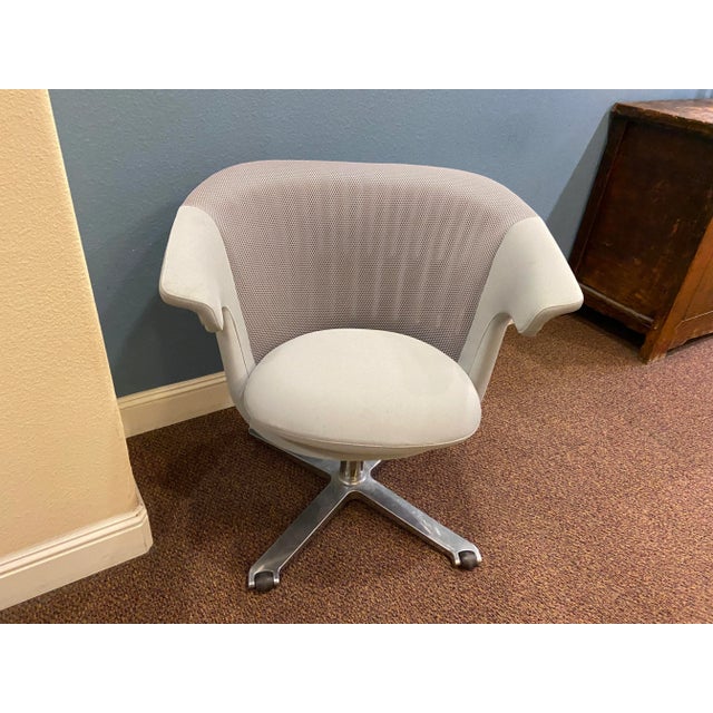 2000 - 2009 2000s I2i Steelcase Lounge Chairs- Set of 2 For Sale - Image 5 of 13