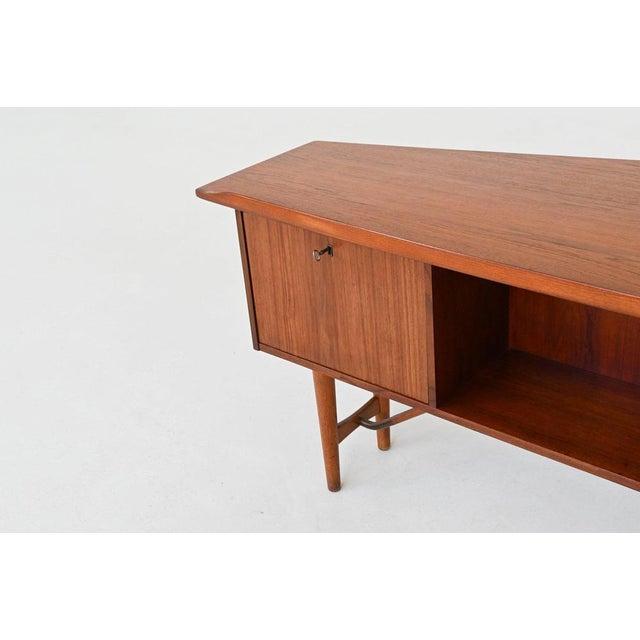Boomerang Writing Desk in Teak by Peter Løvig Nielsen, 1960 For Sale - Image 15 of 18