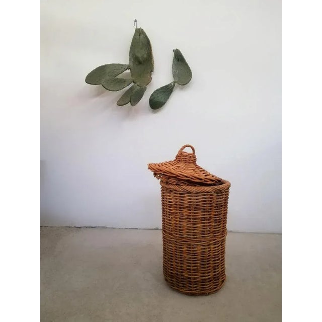 Large Italian Hand-Woven Willow Basket with Lid, 1950s For Sale - Image 4 of 18