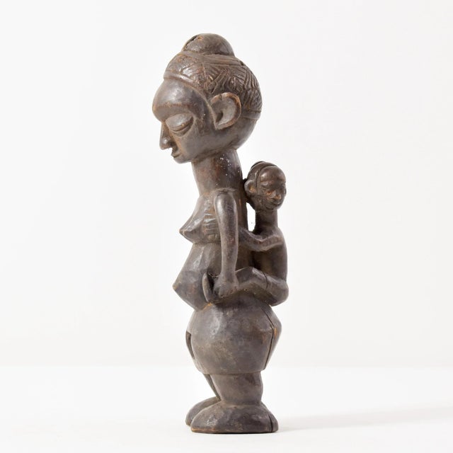 Early 20th Century Yaka Miniature Figure with Child 10 Inch For Sale - Image 4 of 7