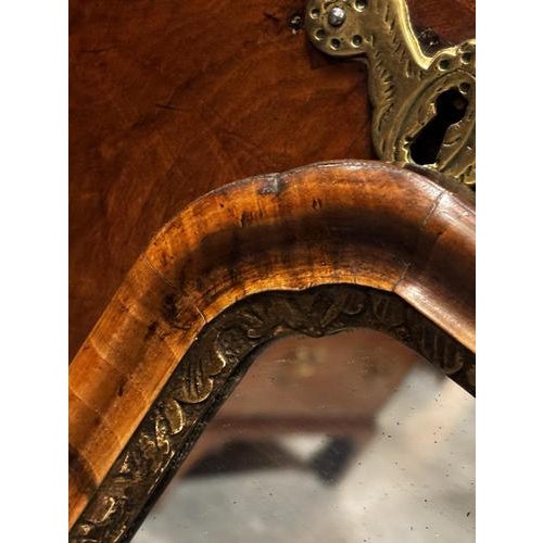 Early Georgian Walnut Wall Mirror For Sale - Image 11 of 15