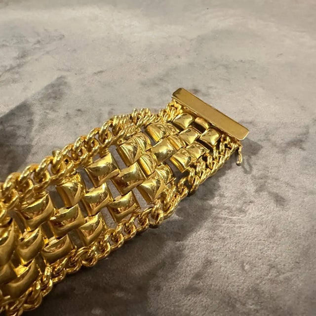 A 1990s High Quality Costume Jewelry Gilt Metal Italian Bracelet For Sale - Image 6 of 8