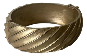 1970s Crown Trifari Gold Ribbed Clamper Bangle With Clasp