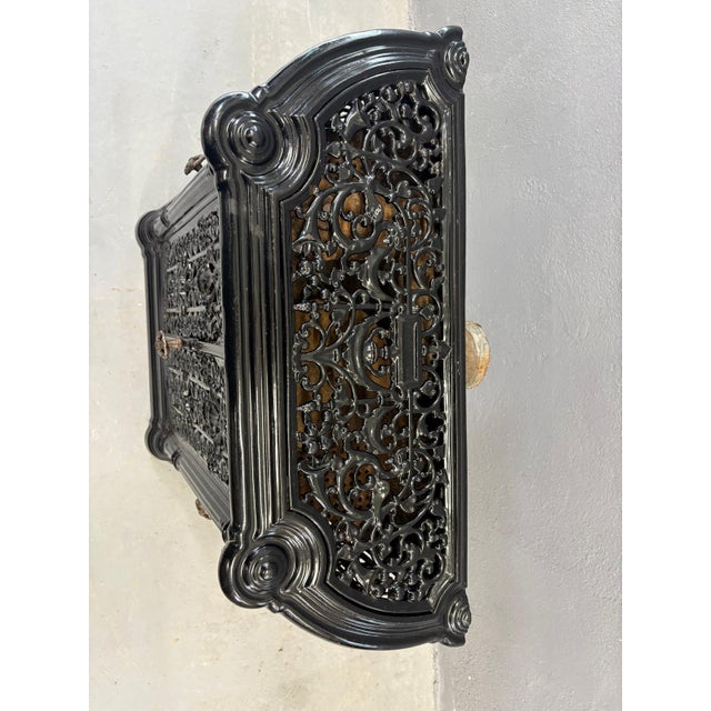 Metal Antique French Decorative Fireplace Insert with Ornate Cast Iron in Black, 1900s For Sale - Image 7 of 9