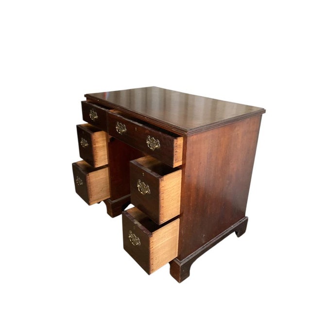 George IIII Mahogany Crossbanded Kneehole Desk of Drawers with Gilt Handles For Sale - Image 4 of 7
