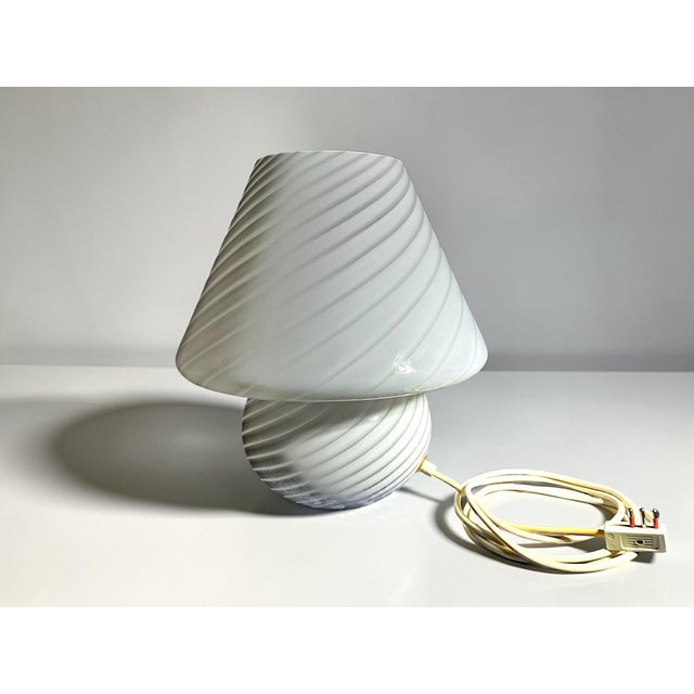 1970s Swirl Murano Glass Mushroom Table Lamp from Manifattura Di Murano, 1970s For Sale - Image 5 of 10