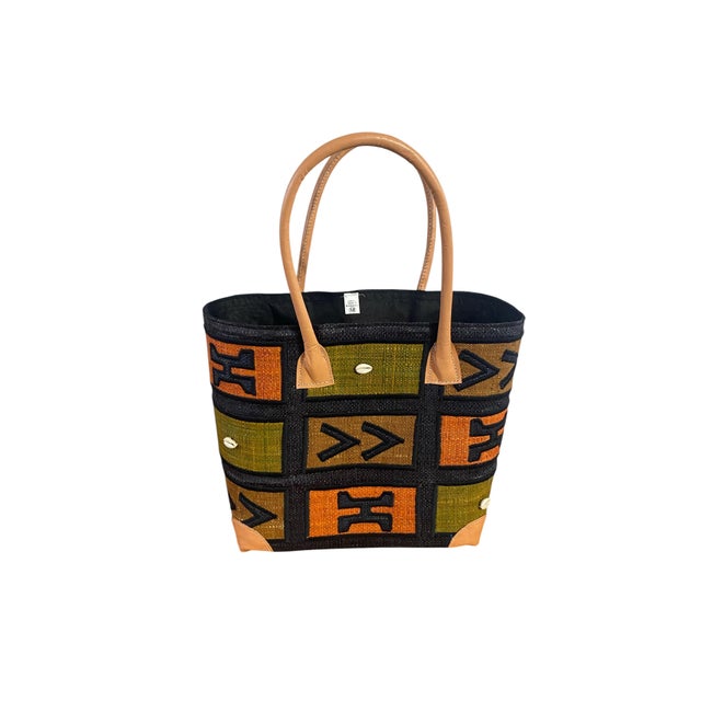 Sewn & Embroidered Large Raffia /Leather Tote Bag Madagascar For Sale In New York - Image 6 of 6