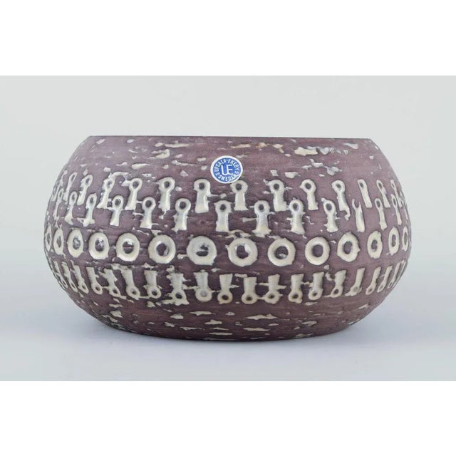 Mari Simmulson for Upsala Ekeby. Ceramic bowl with an abstract pattern. Handmade. Glazed and unglazed. Model: 43130/16 Ca....