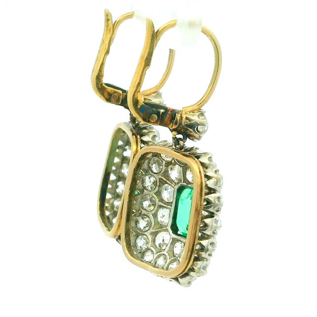 Late 18th Century Victorian Platinum and Gold Emerald & Diamond Drop Earrings, 1890s For Sale - Image 5 of 10