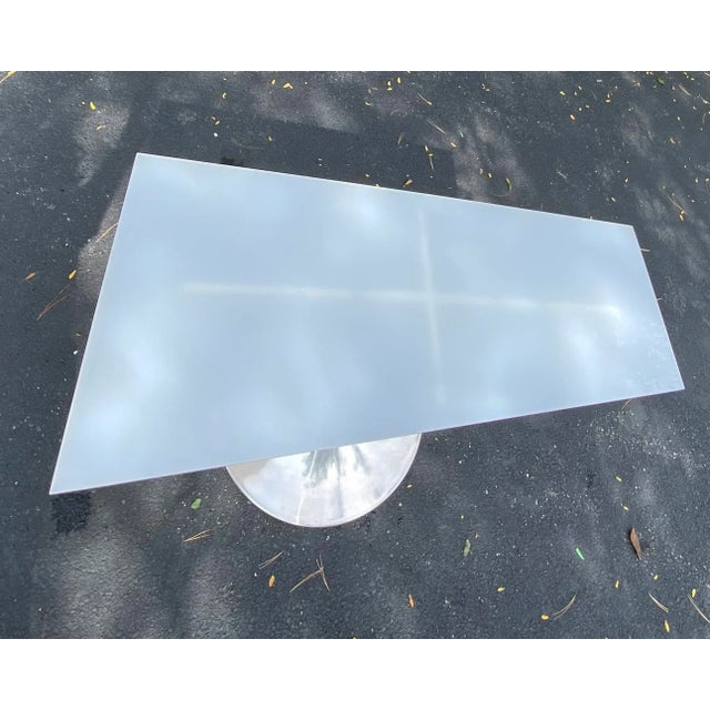 Metal 1970s Mid Century Modern Geometric Trapezoid Shape White Acrylic Tulip Chrome Base Console For Sale - Image 7 of 13
