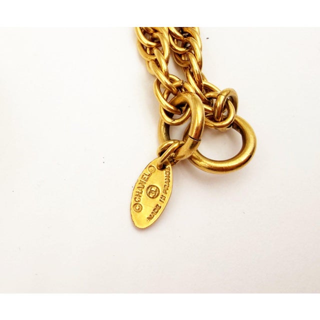 Metal Chanel Vintage Gold Plated CC Bag Tortoise Motif Large Ball Pendant Necklace For Sale - Image 7 of 7