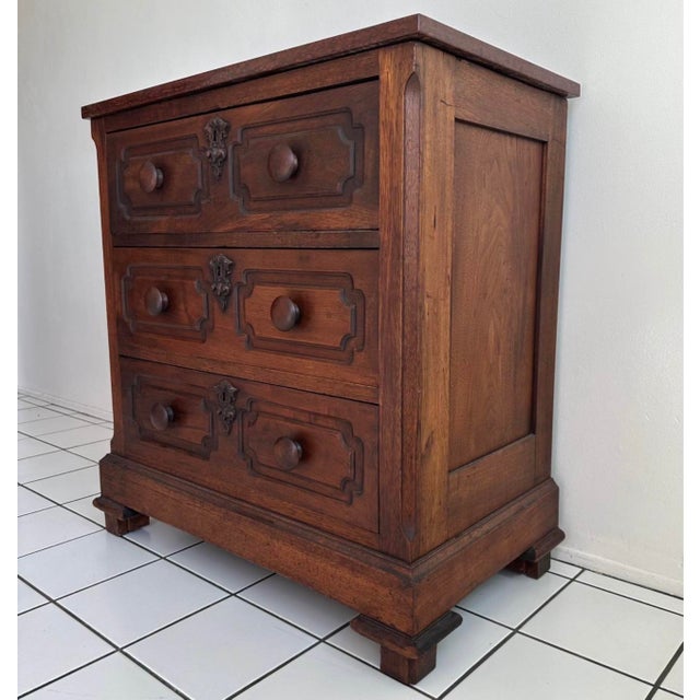 Antique Victorian Walnut Chest of Drawers Late 19th Century For Sale In Los Angeles - Image 6 of 9